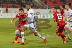 2. BL - Saison 2013/2014 - FC Ingolstadt 04 - FSV Frankfurt - 0:1 - mitte Alfredo Morales (6) zieht ab, wird aber von 17 FSV Joan Oumari gestört