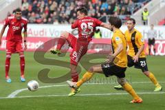 2. BL - FC Ingolstadt 04 - Dynamo Dresden - Saison 2013/2014 - Karl-Heinz Lappe (25) trifft den Ball vor dem Tor nicht richtig