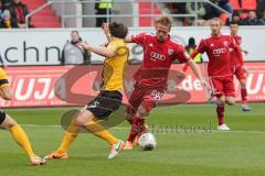 2. BL - FC Ingolstadt 04 - Dynamo Dresden - Saison 2013/2014 - Philipp Hofmann (28) geht durch die Abwehr