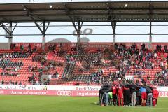 2. BL - FC Ingolstadt 04 - FC St. Pauli - 1:2 - Niederlage, Cheftrainer Marco Kurz samelt das Team um sich im Sportpark