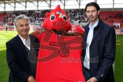 FC Ingolstadt 04 - FC Energie Cottbus - Werner Ross bei der Übergabe Fairplay T-shirt - Foto: Jürgen Meyer