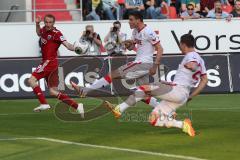 2. BL - FC Ingolstadt 04 - 1. FC Köln - 2014 - links Moritz Hartmann (9) flankt in die Mitte