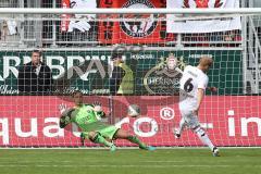 2. BL - FC Ingolstadt 04 - FC St. Pauli - 1:2 - Elfmeter von Florian Kringe, Torwart Ramazan Özcan (1) hält den Ball doch im Nachschuß das 1:2 für Pauli