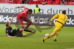 2. BL - Saison 2013/2014 - FC Ingolstadt 04 - SC Paderborn - Collin Quaner (11) im Zweikampf mit Thomas Brettel, scheitert knapp am Tor von Torwart Lukas Kruse