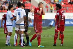 2. BL - FC Ingolstadt 04 - DSC Armenia Bielefeld - 3:2 - Tor von Philipp Hofmann (28) wird nicht gegeben, Beschwerde beim Schiedsrichter