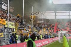2. BL - FC Ingolstadt 04 - Dynamo Dresden - Saison 2013/2014 - Dynamo Fans Pyro Technik