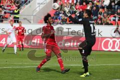 2. BL - FC Ingolstadt 04 - FC St. Pauli - 1:2 - kommt zu spät Caiuby Francisco da Silva (31), Torwart Philipp Tschauner hält