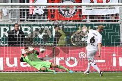 2. BL - FC Ingolstadt 04 - FC St. Pauli - 1:2 - Elfmeter von Florian Kringe, Torwart Ramazan Özcan (1) hält den Ball doch im Nachschuß das 1:2 für Pauli