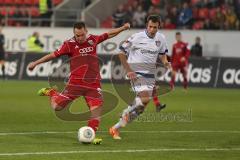 2. BL - Saison 2013/2014 - FC Ingolstadt 04 - FSV Frankfurt - 0:1 - Karl-Heinz Lappe (25) schießt aufs Tor und Ball prallt am Gegner Björn Schlicke ab