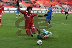 2. BL - Saison 2013/2014 - FC Ingolstadt 04 - VfL Bochum - Torwart Andreas Luthe holt Caiuby Francisco da Silva (31) von den Beinen, Elfmeter für Ingolstadt