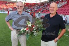 2. BL - FC Ingolstadt 04 - Erzgebirge Aue - 1:2 -  Ehrung der Aufsteiger durch Frank Dreves und Peter Jackwerth