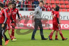 2. BL - FC Ingolstadt 04 - Fortuna Düsseldorf - 1:2 -  Cheftrainer Ralph Hasenhüttl fordert die Spieler auf mit zu den Fans zu gehen