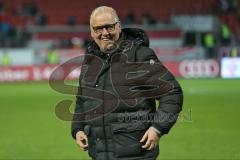 2. BL - Saison 2013/2014 - FC Ingolstadt 04 - VfL Bochum - Vorsitzender des Vorstandes Peter Jackwerth nach dem Spiel scherzt mit den Zuschauern