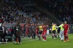 2. BL 2014 - FC Ingolstadt 04 - 1860 München - 2:0 - Gegenstände treffen Torwart Ramazan Özcan (1), danach wird Spiel für 10 Minuten abgebrochen und alle Spieler müssen in die Kabine