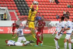 2. BL - FC Ingolstadt 04 - DSC Armenia Bielefeld - 3:2 - Philipp Hofmann (28) kommt nicht hin, Torwart Patrick Platins hält