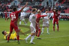 2. BL - FC Ingolstadt 04 - SV Sandhausen - Saison 2013/2014 - Tor das nicht gegeben wurde. Philipp Hofmann (28) köpft den Ball ins Tor, Julian Schauerte (11) kämpft dagegen. links Marvin Matip (34) jubeln zum Tor