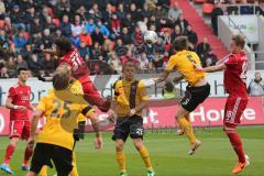 2. BL - FC Ingolstadt 04 - Dynamo Dresden - Saison 2013/2014 - Luftkampf links Caiuby Francisco da Silva (31) Mitte 5 (SG) Romain Bregerie und rechts Philipp Hofmann (28)