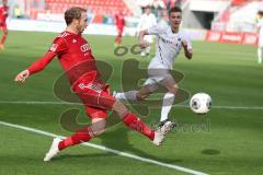 2. BL - FC Ingolstadt 04 - SV Sandhausen - Saison 2013/2014 - Moritz Hartmann (9) flankt zum Tor