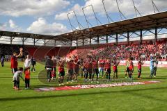 FC Ingolstadt 04 - FC Energie Cottbus - Spieler bedanken sich bei den Fans - Foto: Jürgen Meyer