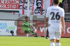 2. BL - FC Ingolstadt 04 - FC St. Pauli - 1:2 - Torwart Ramazan Özcan (1) fängt den Ball