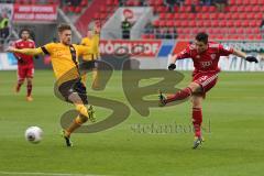 2. BL - FC Ingolstadt 04 - Dynamo Dresden - Saison 2013/2014 - Danilo Soares Teodoro (15) zieht ab