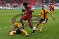 2. BL - FC Ingolstadt 04 - Dynamo Dresden - Saison 2013/2014 - rechts Caiuby Francisco da Silva (31) wird von Toni Leistner gestoppt, links Christoph Menz