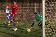 2. BL - Testspiel - FC Ingolstadt 04 - FC Carl Zeiss Jena - 2013/2014 - hinten Mitte Philipp Hofmann (28) zieht aufs Tor, Torwart Stefan Schmidt kann retten