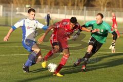 2. BL - Testspiel - FC Ingolstadt 04 - FC Carl Zeiss Jena - 2013/2014 - links Collin Quaner (11) im Kampf um den Ball mit Torwart Stefan Schmidt, erzielt den 1:1 Ausgleich Tor