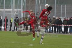 2. BL - Testspiel - FC Ingolstadt 04 - FC Bayern II - 2:0 - links Philipp Hofmann (28) und motte am Ball Caiuby Francisco da Silva (31) gewinnen den Luftkampf gegen hinten Niklas Horn