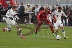 2. BL - Testspiel - FC Ingolstadt 04 - FC Bayern II - 2:0 - mitte Philipp Hofmann (28), links Benno Schmitz und rechts Niklas Horn