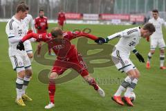 2. BL - Testspiel - FC Ingolstadt 04 - FC Bayern II - 2:0 - links Moritz Hartmann (9) im Kampf um den Ball mit Benno Schmitz
