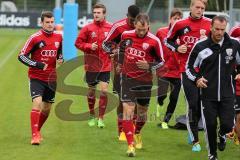 2. BL - FC Ingolstadt 04 - Saison 2013/2014 - Neuzugang Konstantin Engel (22) links hinten beim Warmlaufen