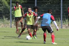 2. BL - FC Ingolstadt 04 - Saison 2013/2014 - Neuzugang Almog Cohen beim 1. Training, hinter ihm Caiuby Francisco da Silva (31) Zweikampf