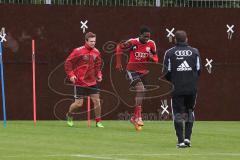 2. BL - FC Ingolstadt 04 - Saison 2013/2014 - Neuzugang Konstantin Engel (22) links und rechts Roger de Oliveira Bernardo (8) im Training