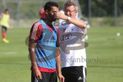 2. BL - FC Ingolstadt 04 - Saison 2013/2014 - Marvin Matip (34) Nasenbruch wird versorgt im Training