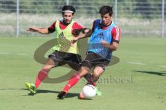 2. BL - FC Ingolstadt 04 - Saison 2013/2014 - Neuzugang Almog Cohen beim 1. Training im  Zweikampf mit Alfredo Morales (6)