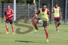 2. BL - FC Ingolstadt 04 - Saison 2013/2014 - Neuzugang Almog Cohen beim 1. Training Ballannahme