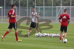 2. BL - FC Ingolstadt 04 - Saison 2013/2014 - Trainingsauftakt - Cheftrainer Marco Kurz auf dem Trainingsplatz gibt Anweisungen