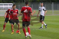 2. BL - FC Ingolstadt 04 - Saison 2013/2014 - Trainingsauftakt - Cheftrainer Marco Kurz auf dem Trainingsplatz gibt Anweisungen