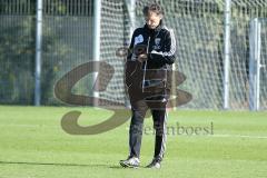 2. BL - FC Ingolstadt 04 - Training - Michael Henke leitet das Training