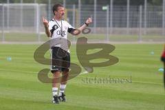 2. BL - FC Ingolstadt 04 - Saison 2013/2014 - Trainingsauftakt - Cheftrainer Marco Kurz auf dem Trainingsplatz gibt Anweisungen