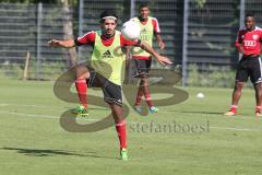 2. BL - FC Ingolstadt 04 - Saison 2013/2014 - Neuzugang Almog Cohen beim 1. Training Ballannahme