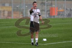 2. BL - FC Ingolstadt 04 - Saison 2013/2014 - Trainingsauftakt - Cheftrainer Marco Kurz gibt Anweisungen bei vollem Regen