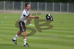 2. BL - FC Ingolstadt 04 - Saison 2013/2014 - Trainingsauftakt - Cheftrainer Marco Kurz auf dem Trainingsplatz gibt Anweisungen