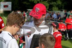 FC 04 Ingolstadt - VFB Eichsttt - Marco Kurz gibt Autogramm -  Foto: Jürgen Meyer