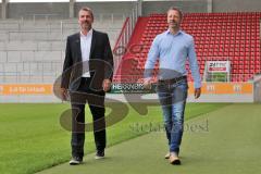 2. BL - FC Ingolstadt 04 - Saison 2013/2014 - Pressekonferenz neuer Chef-Trainer Marco Kurz - Sportdirektor Thomas Linke und Cheftrainer Marco Kurz für die Fotografen im Sportpark