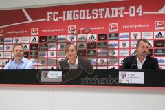 2. BL - FC Ingolstadt 04 - Saison 2013/2014 - Pressekonferenz neuer Chef-Trainer Marco Kurz - links Sportdirektor Thomas Linke, Pressesprecher Oliver Samwald und rechts Trainer Marco Kurz