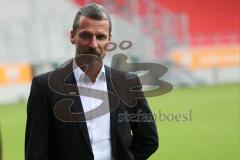 2. BL - FC Ingolstadt 04 - Saison 2013/2014 - Pressekonferenz neuer Chef-Trainer Marco Kurz im Gespräch mit der Presse