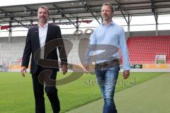 2. BL - FC Ingolstadt 04 - Saison 2013/2014 - Pressekonferenz neuer Chef-Trainer Marco Kurz - Sportdirektor Thomas Linke und Cheftrainer Marco Kurz für die Fotografen im Sportpark