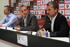 2. BL - FC Ingolstadt 04 - Saison 2013/2014 - Pressekonferenz neuer Chef-Trainer Marco Kurz - von links, Sportdirektor Thomas Linke, Pressesprecher Oliver Samwald und Cheftrainer Marco Kurz